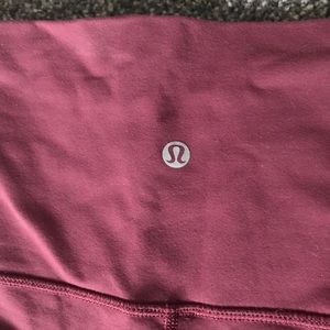 Burgundy Lululemon full-length high-waisted / US 4